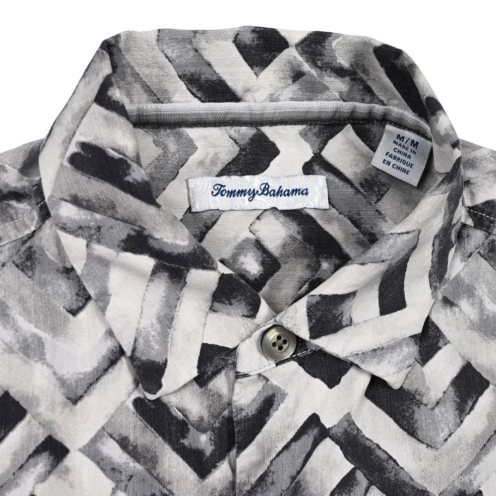Tommy Bahama Shirt Men's Medium‎ 100% Silk Button Up Short Sleeve Beach Resort